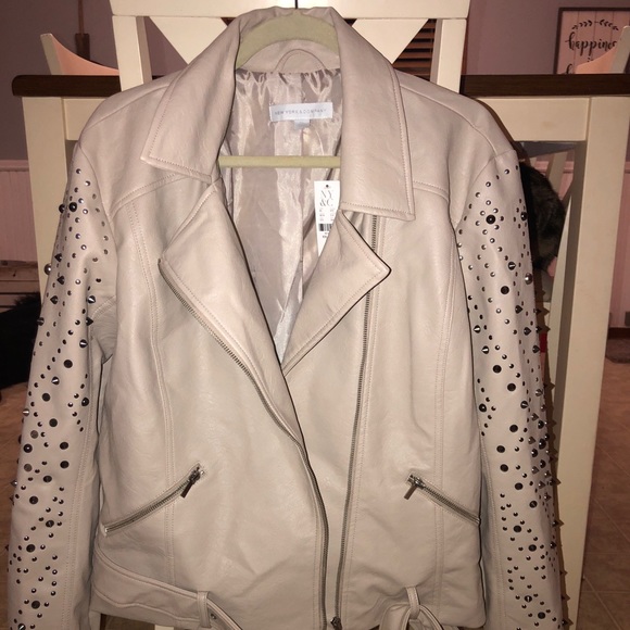 **SOLD** - Picture 2 of 4